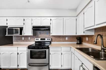 Kitchen Photo of 101 22275 123 Avenue, Maple Ridge, BC