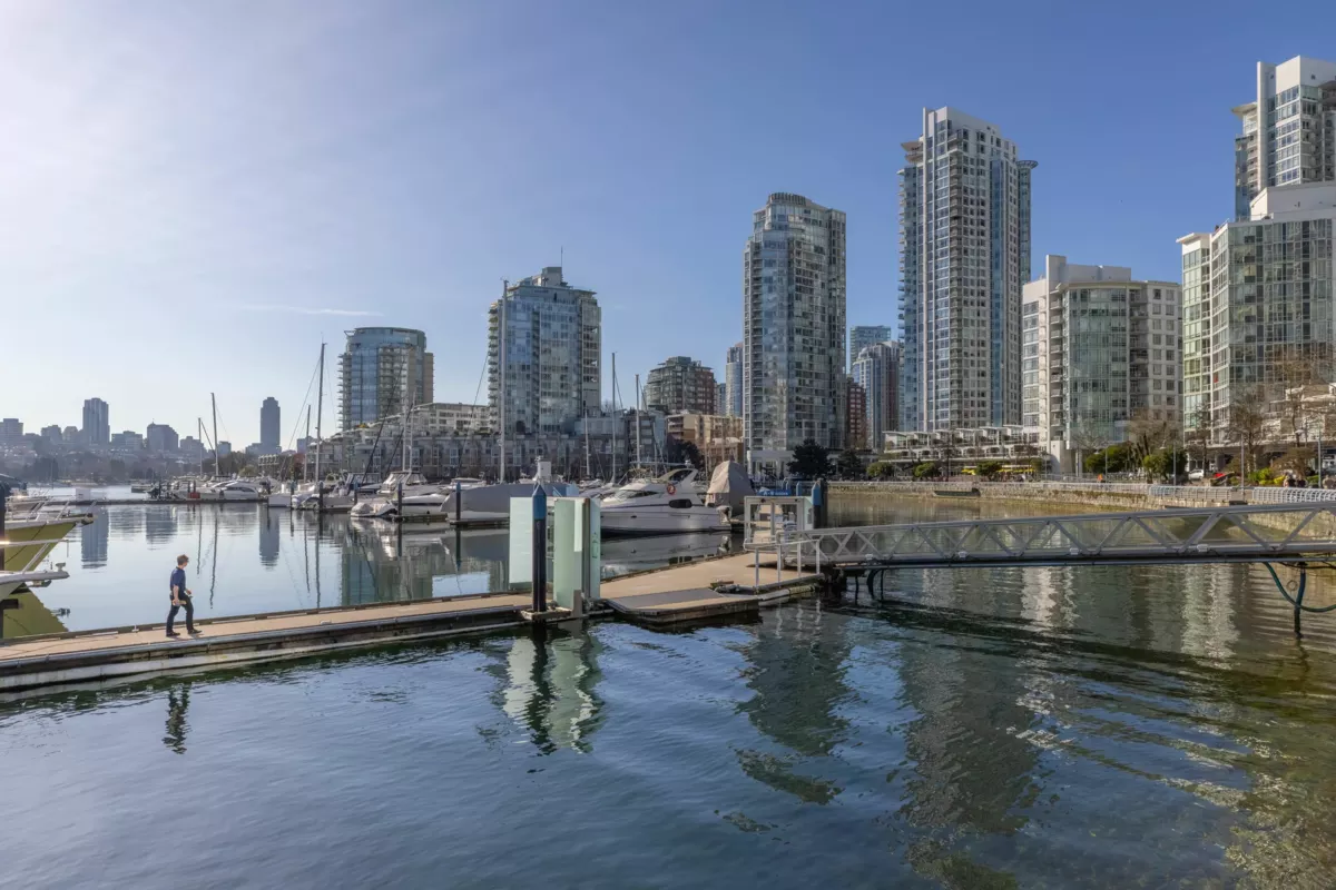 Hallway Photo of 1507 1033 Marinaside Crescent, Vancouver, BC