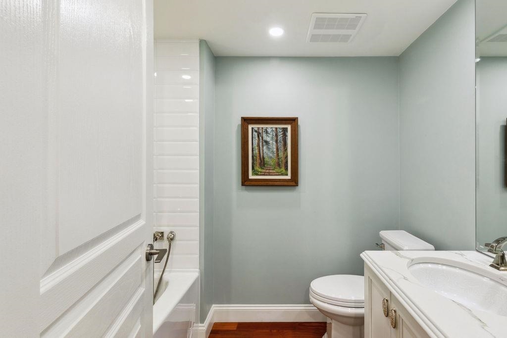 Breakfast Nook Photo of 220 15210 Pacific Avenue, White Rock, BC