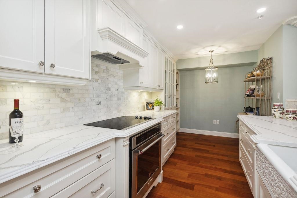 Dining Area Photo of 220 15210 Pacific Avenue, White Rock, BC