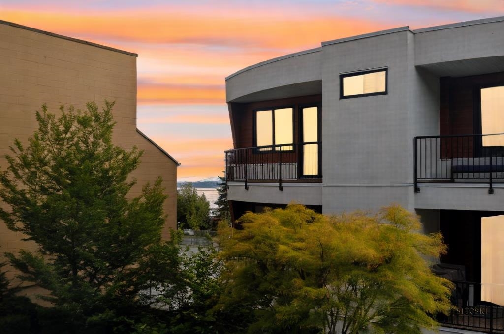 Garden / Landscaping Photo of 220 15210 Pacific Avenue, White Rock, BC