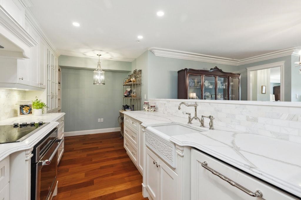 Kitchen Photo of 220 15210 Pacific Avenue, White Rock, BC