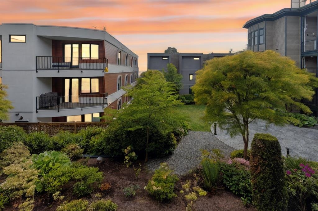 Mudroom Photo of 220 15210 Pacific Avenue, White Rock, BC