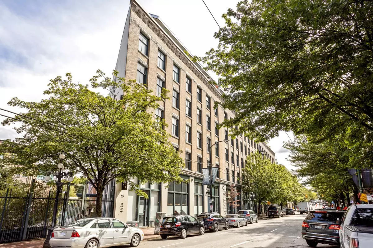 Kitchen Island Photo of 310 55 E Cordova Street, Vancouver, BC