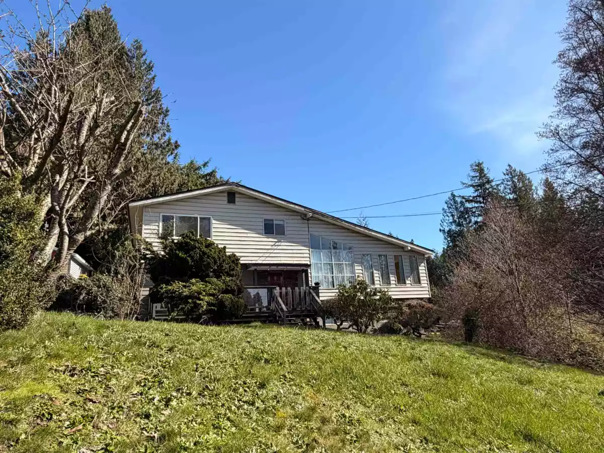 Dining Area Photo of 4898 Sunshine Coast Highway, Sechelt, BC
