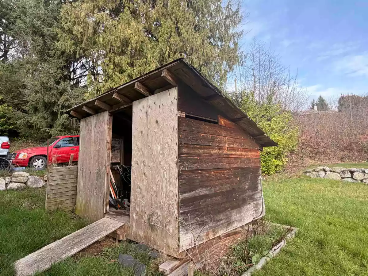 Garden / Landscaping Photo of 4898 Sunshine Coast Highway, Sechelt, BC