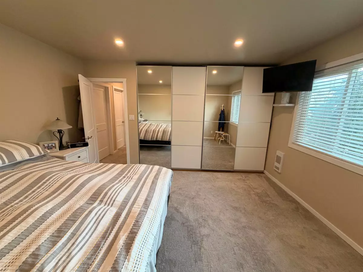 Guest Bathroom Photo of 4898 Sunshine Coast Highway, Sechelt, BC