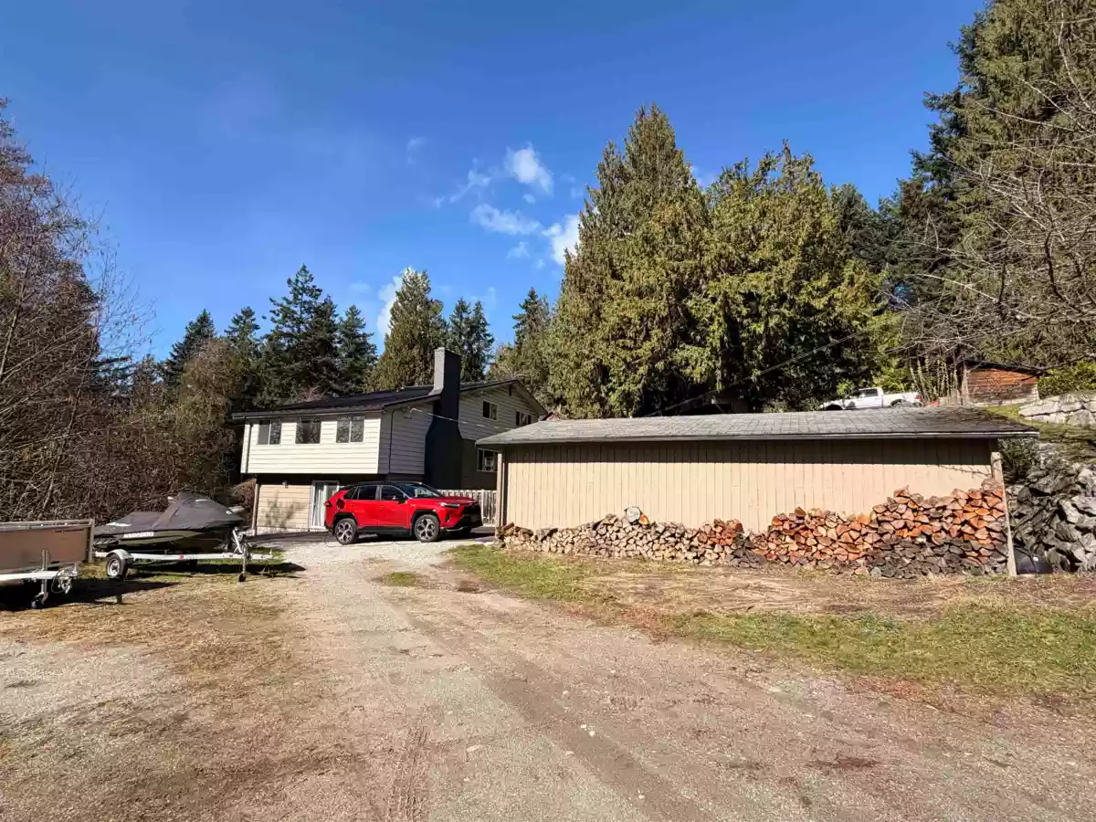 Hot Tub / Spa Photo of 4898 Sunshine Coast Highway, Sechelt, BC