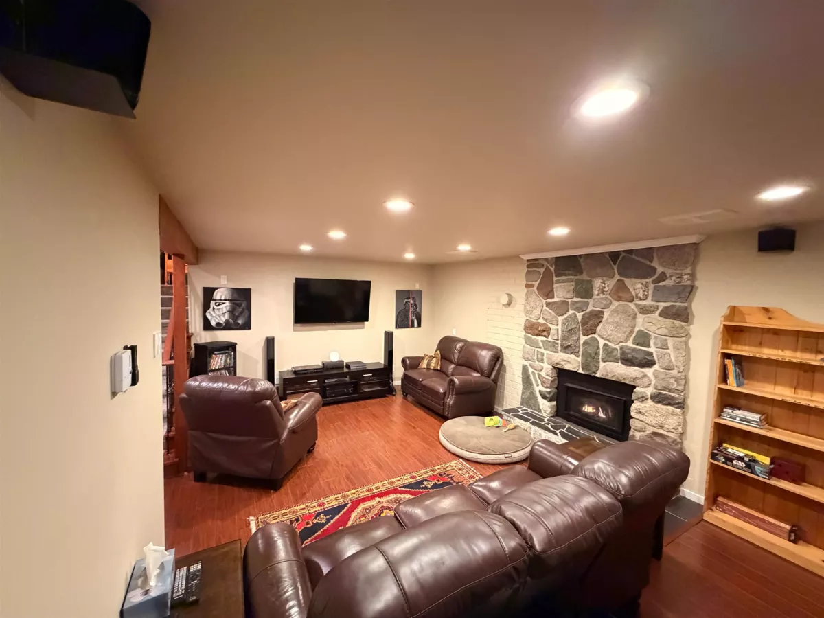 Kitchen Island Photo of 4898 Sunshine Coast Highway, Sechelt, BC