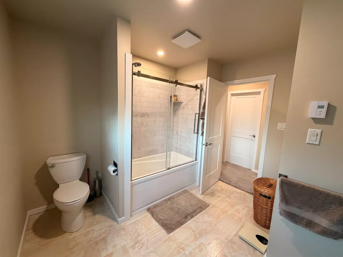 Walk-In Closet Photo of 4898 Sunshine Coast Highway, Sechelt, BC