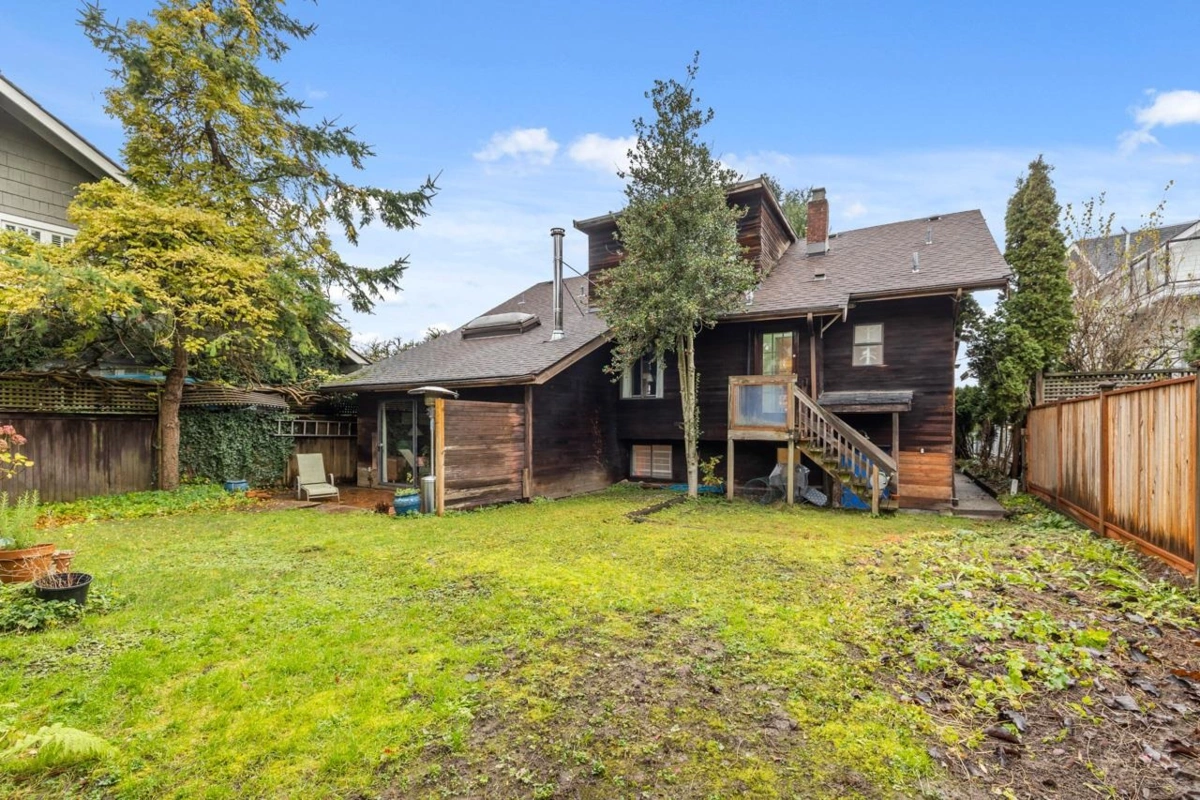 Garden / Landscaping Photo of 2730 Point Grey Road, Vancouver, BC