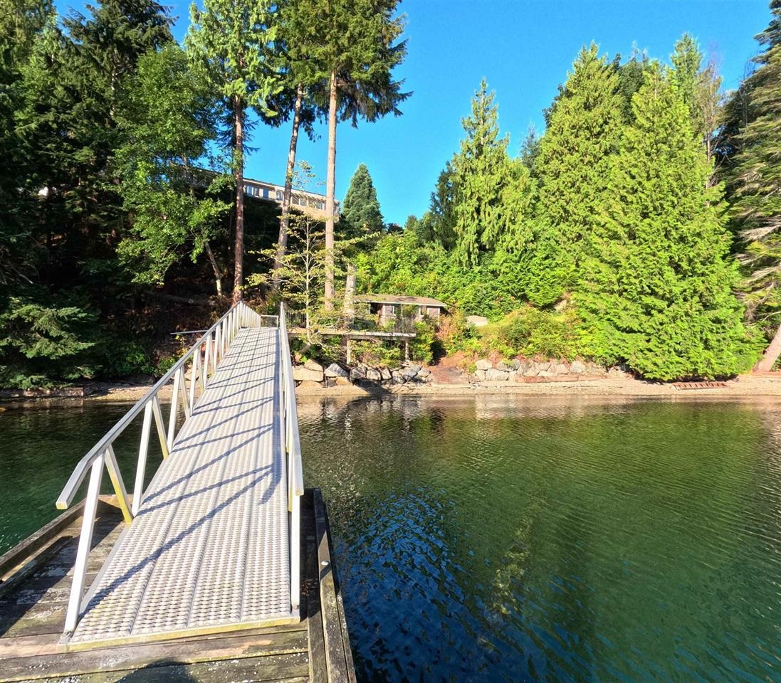 Dining Area Photo of 6448 N Gale Avenue, Sechelt, BC