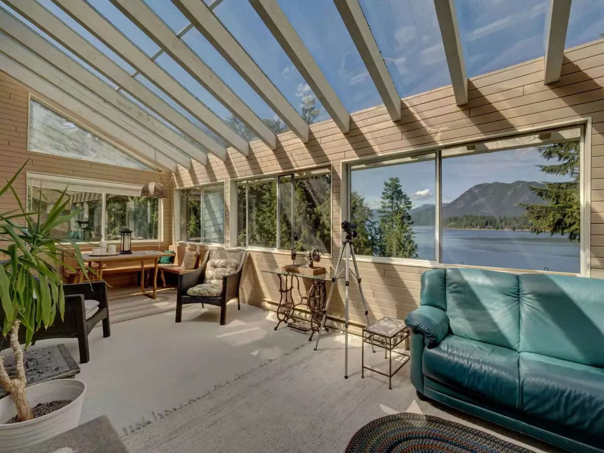 Entry Foyer Photo of 6448 N Gale Avenue, Sechelt, BC