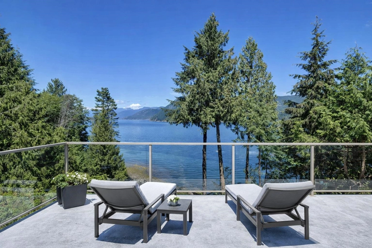 Primary Bathroom Photo of 6448 N Gale Avenue, Sechelt, BC