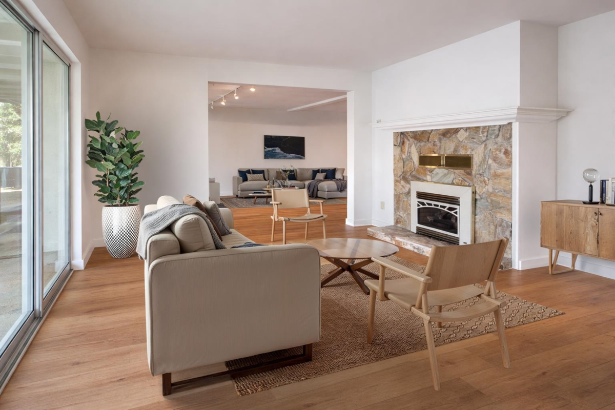 Swimming Pool Photo of 6448 N Gale Avenue, Sechelt, BC