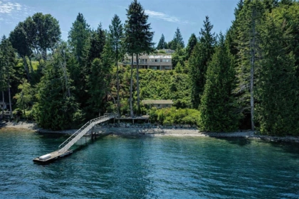 6448 N Gale Avenue, Sechelt, BC, Sechelt District — 4 bed single family residence for sale