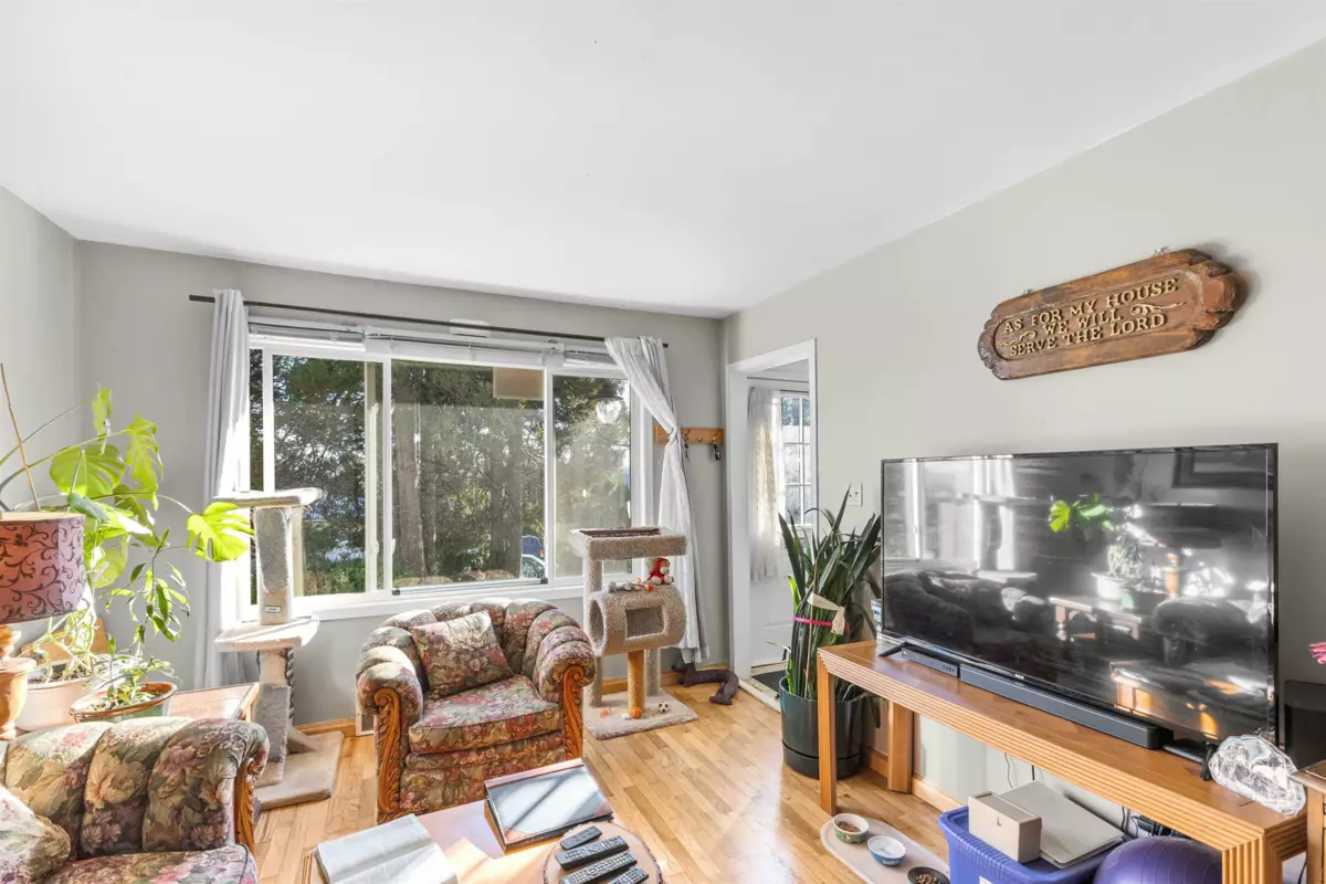 Dining Area Photo of 32739 Fraser Crescent, Mission, BC