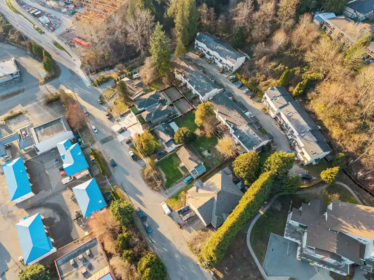 Entry Foyer Photo of 32739 Fraser Crescent, Mission, BC
