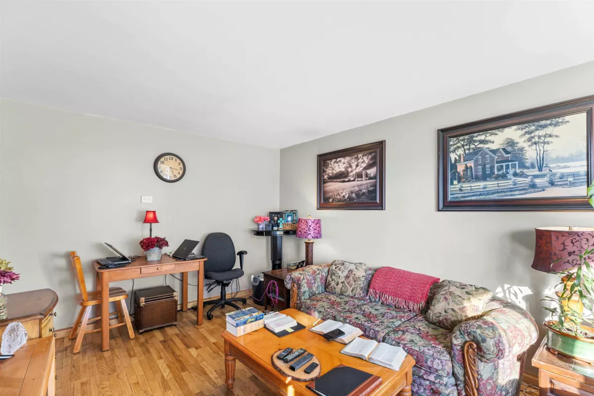 Family Room Photo of 32739 Fraser Crescent, Mission, BC