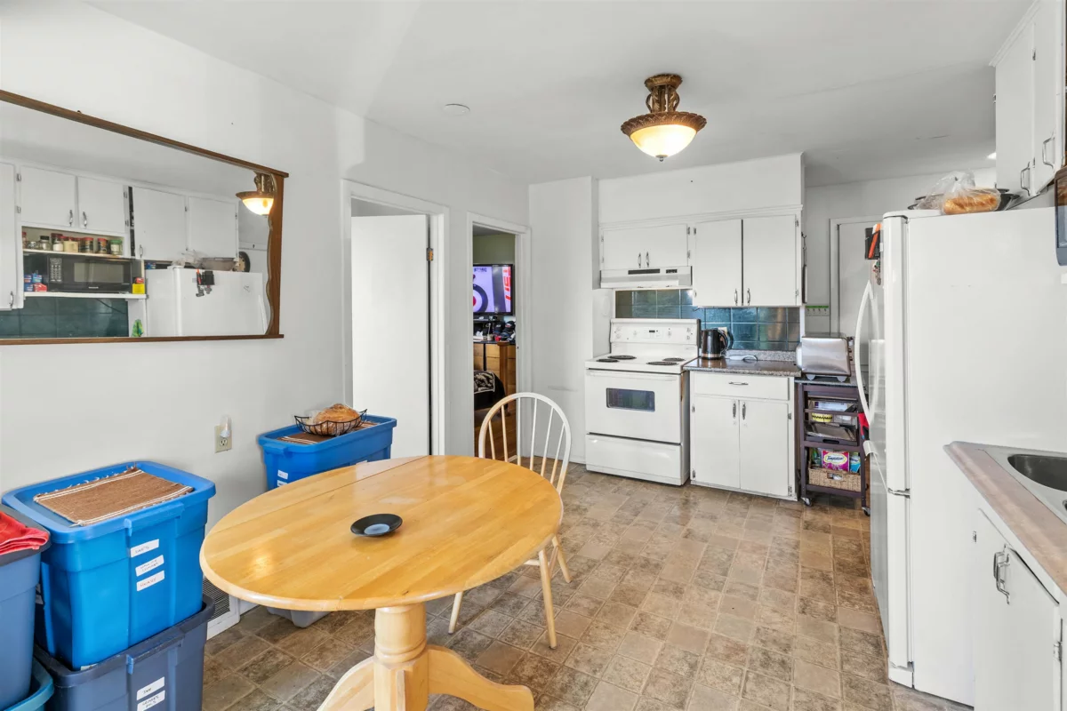 Kitchen Photo of 32739 Fraser Crescent, Mission, BC