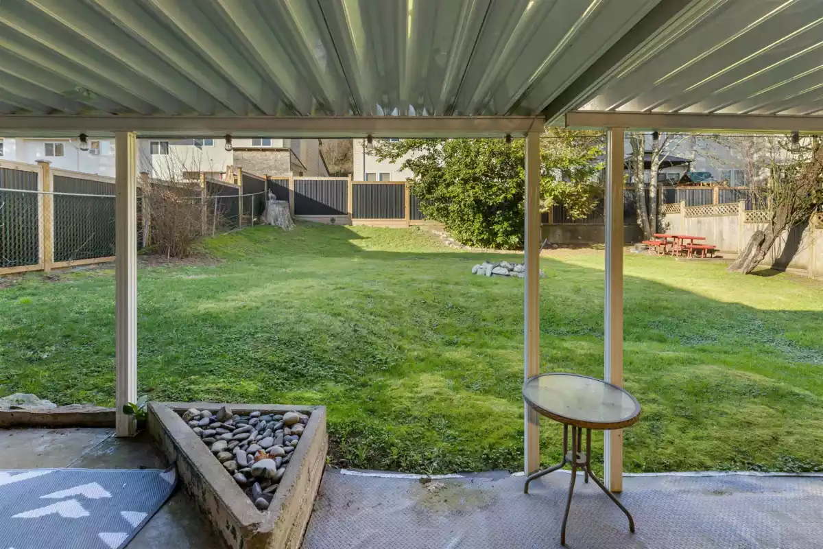 Powder Room Photo of 32739 Fraser Crescent, Mission, BC