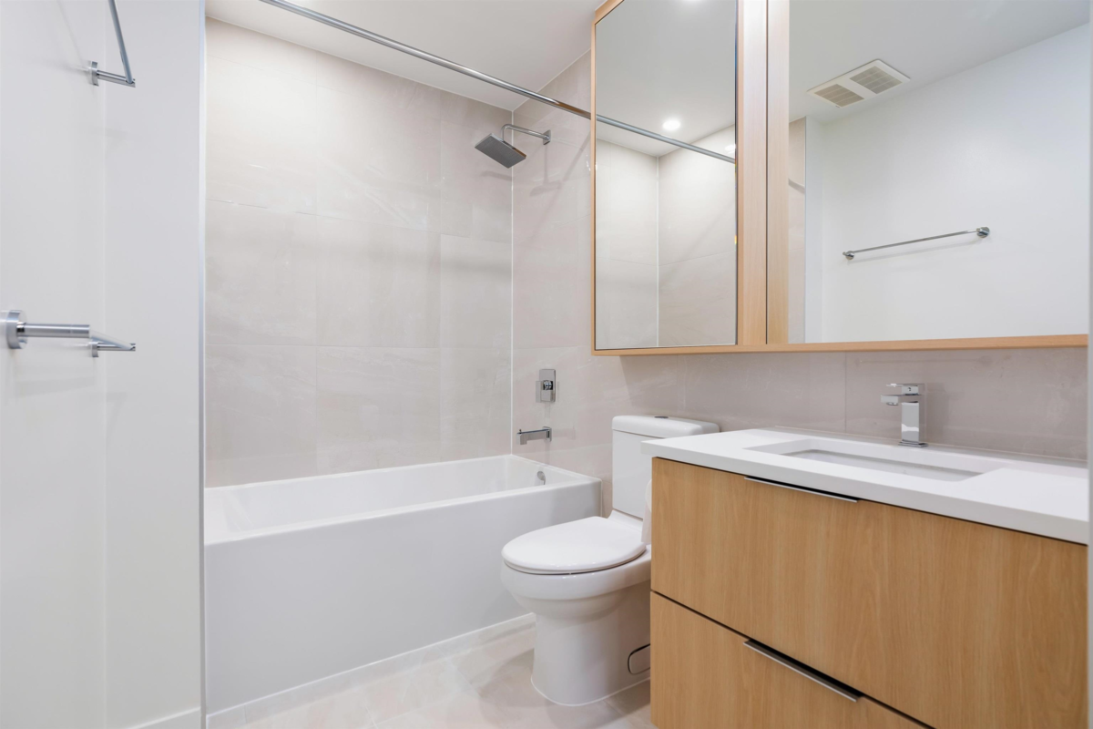 Walk-In Closet Photo of 102 13318 104 Avenue, Surrey, BC