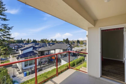 Staircase Photo of 411 2626 Countess Street, Abbotsford, BC