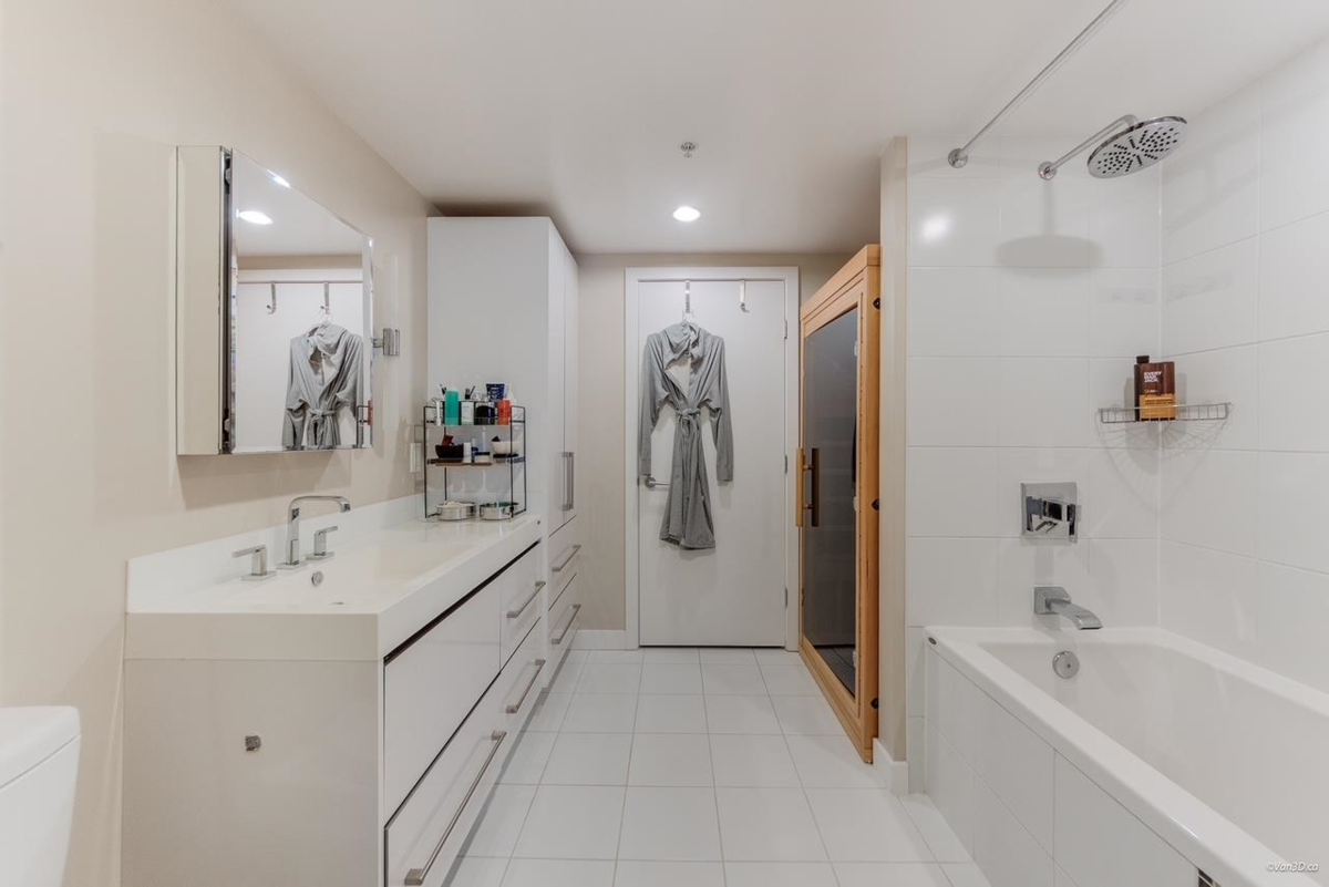 Kitchen Photo of 806 718 Main Street, Vancouver, BC