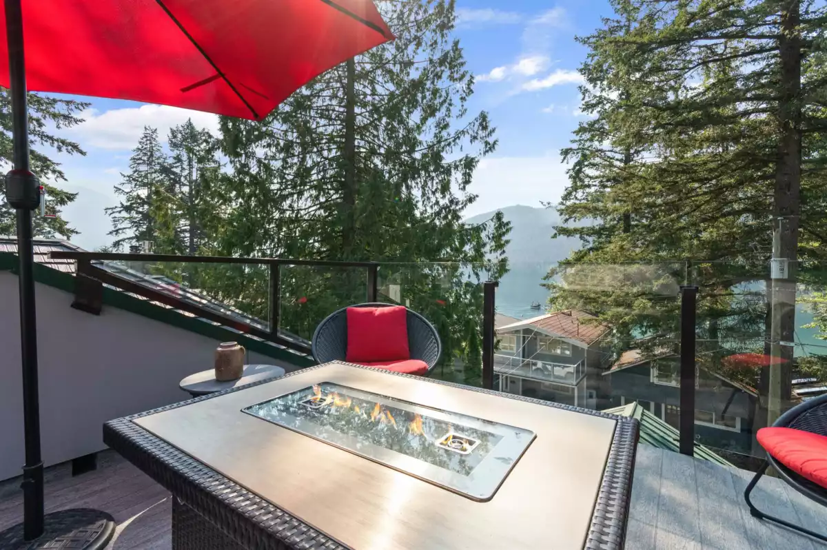 Family Room Photo of 262 First Avenue, Cultus Lake, BC