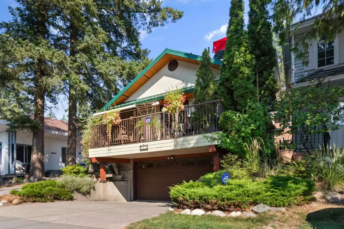 Kitchen Photo of 262 First Avenue, Cultus Lake, BC