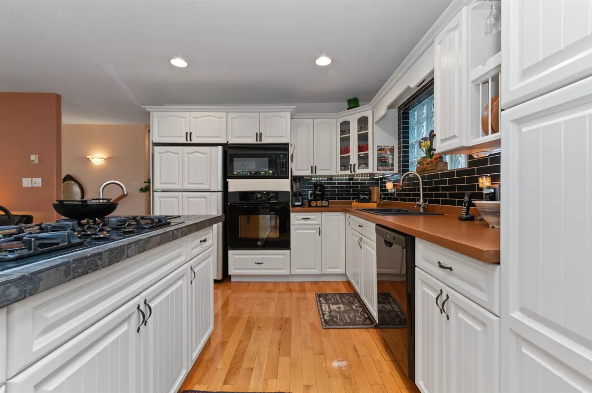 Laundry Room Photo of 262 First Avenue, Cultus Lake, BC