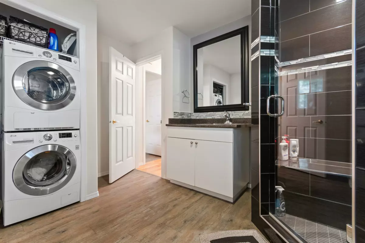 Mudroom Photo of 262 First Avenue, Cultus Lake, BC