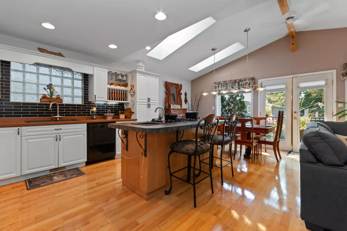 Office / Den Photo of 262 First Avenue, Cultus Lake, BC