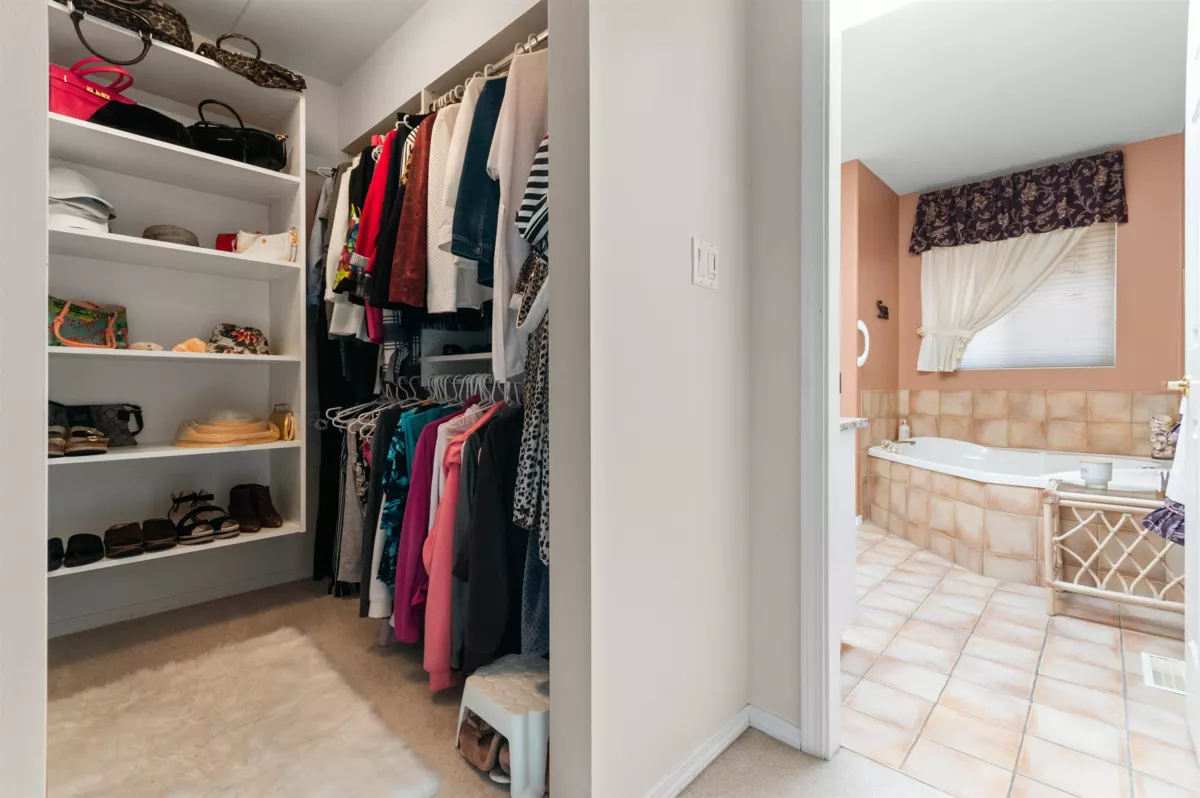 Outdoor Deck Photo of 262 First Avenue, Cultus Lake, BC