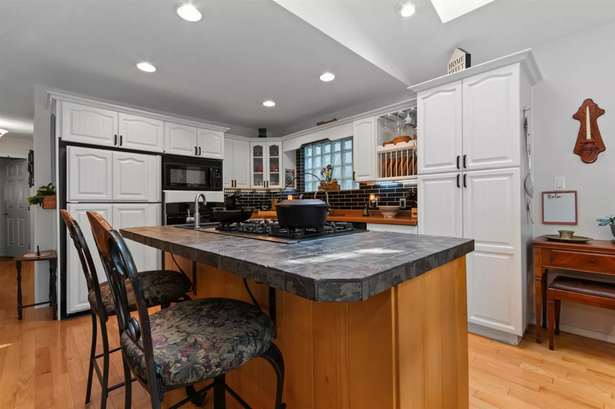 Powder Room Photo of 262 First Avenue, Cultus Lake, BC