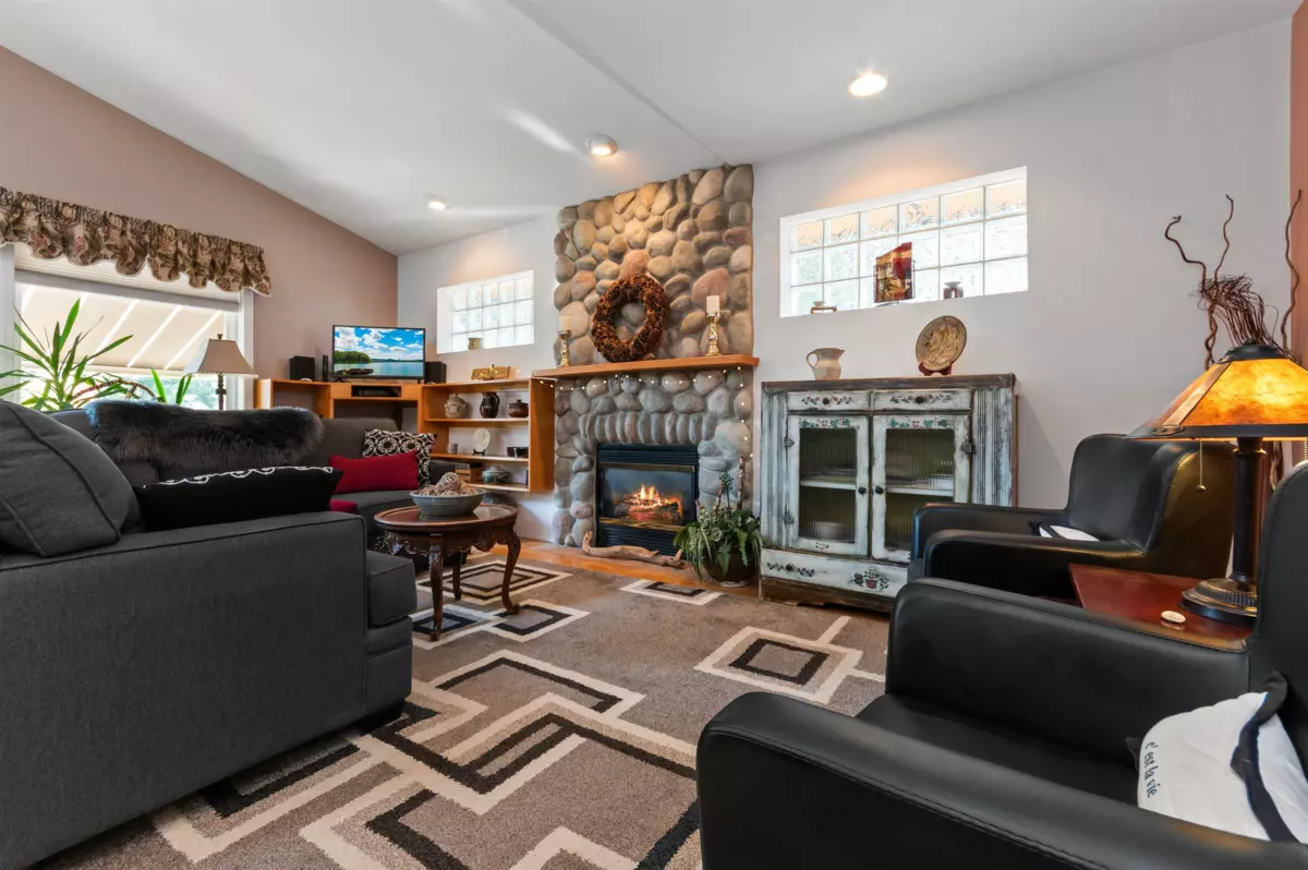 Primary Bathroom Photo of 262 First Avenue, Cultus Lake, BC