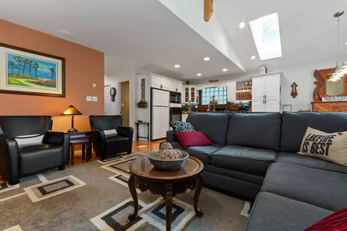 Walk-In Closet Photo of 262 First Avenue, Cultus Lake, BC