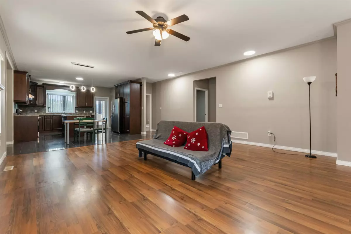 Dining Area Photo of 63861 Old Yale Road, Hope, BC