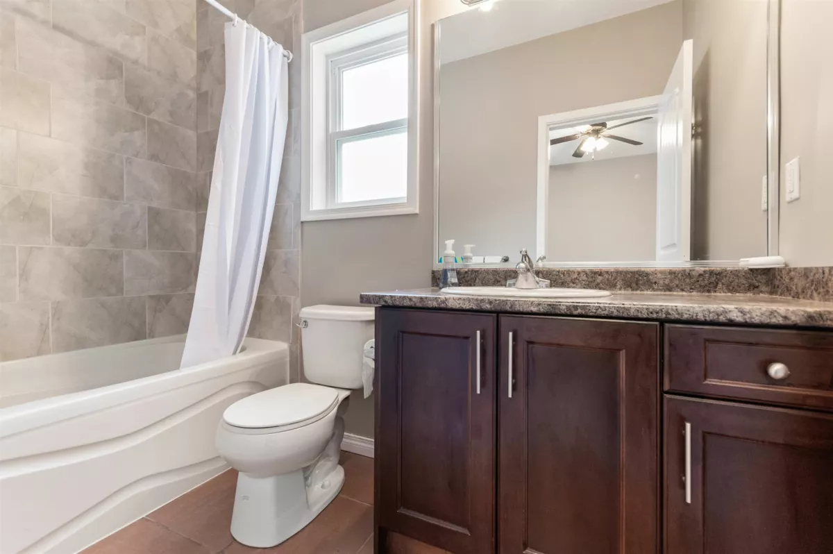 Primary Bathroom Photo of 63861 Old Yale Road, Hope, BC