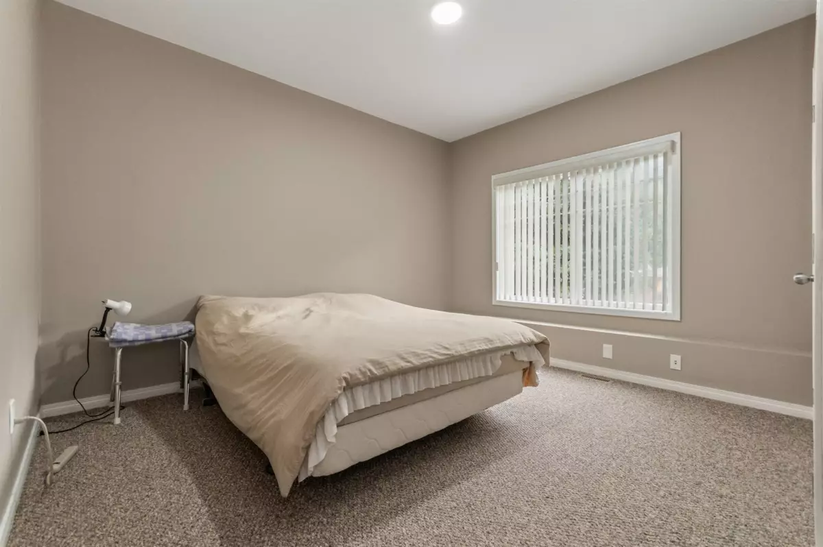 Walk-In Closet Photo of 63861 Old Yale Road, Hope, BC