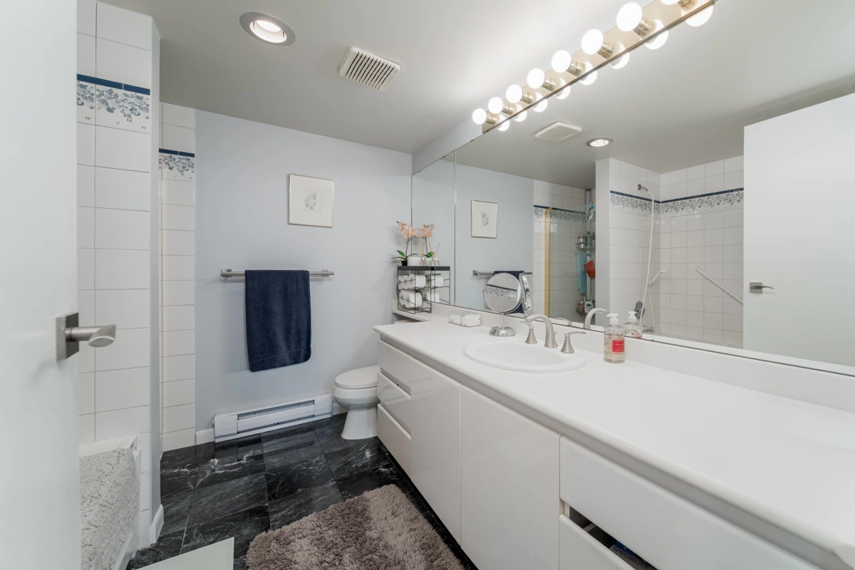 Hallway Photo of 901 1566 W 13th Avenue, Vancouver, BC