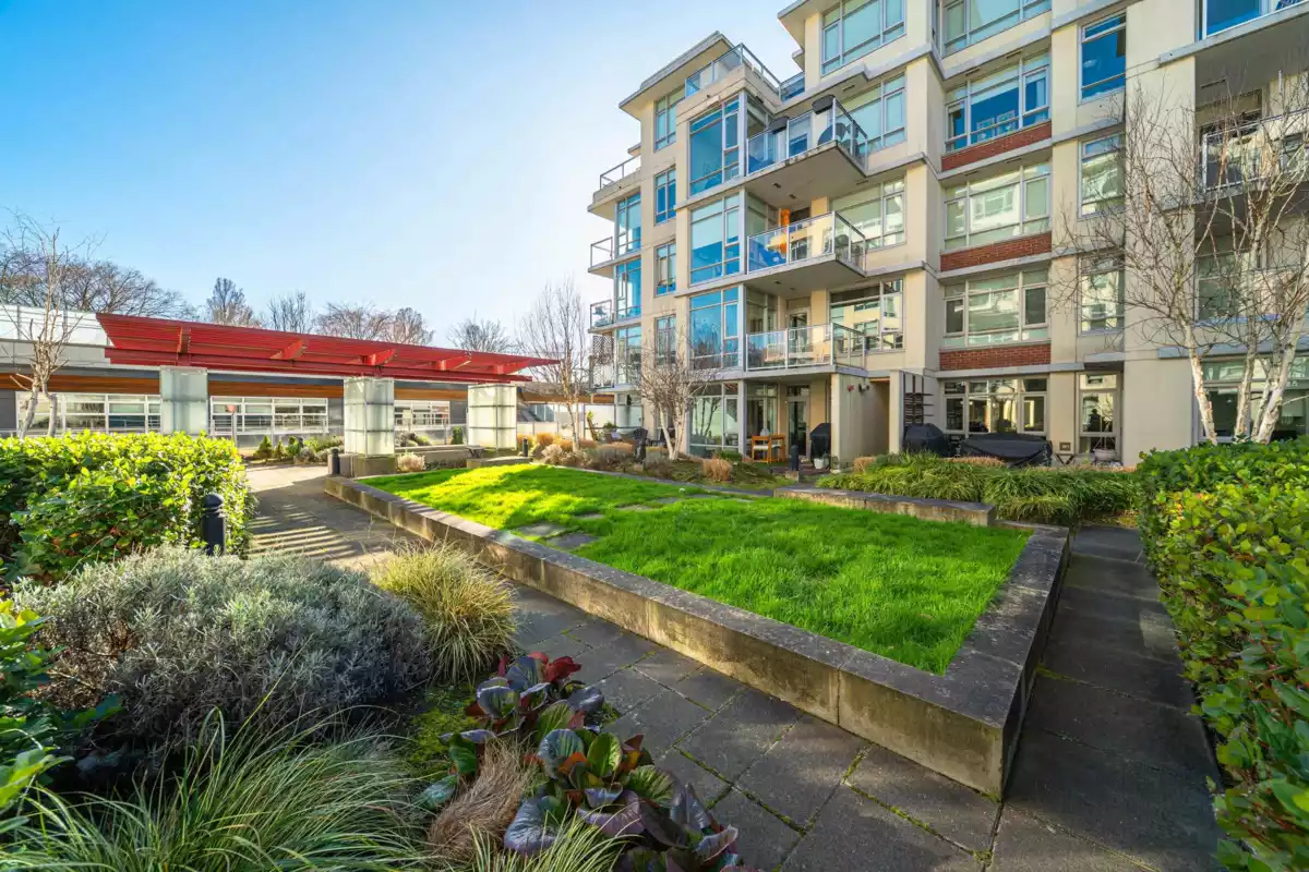 Garden / Landscaping Photo of 607 2228 W Broadway, Vancouver, BC