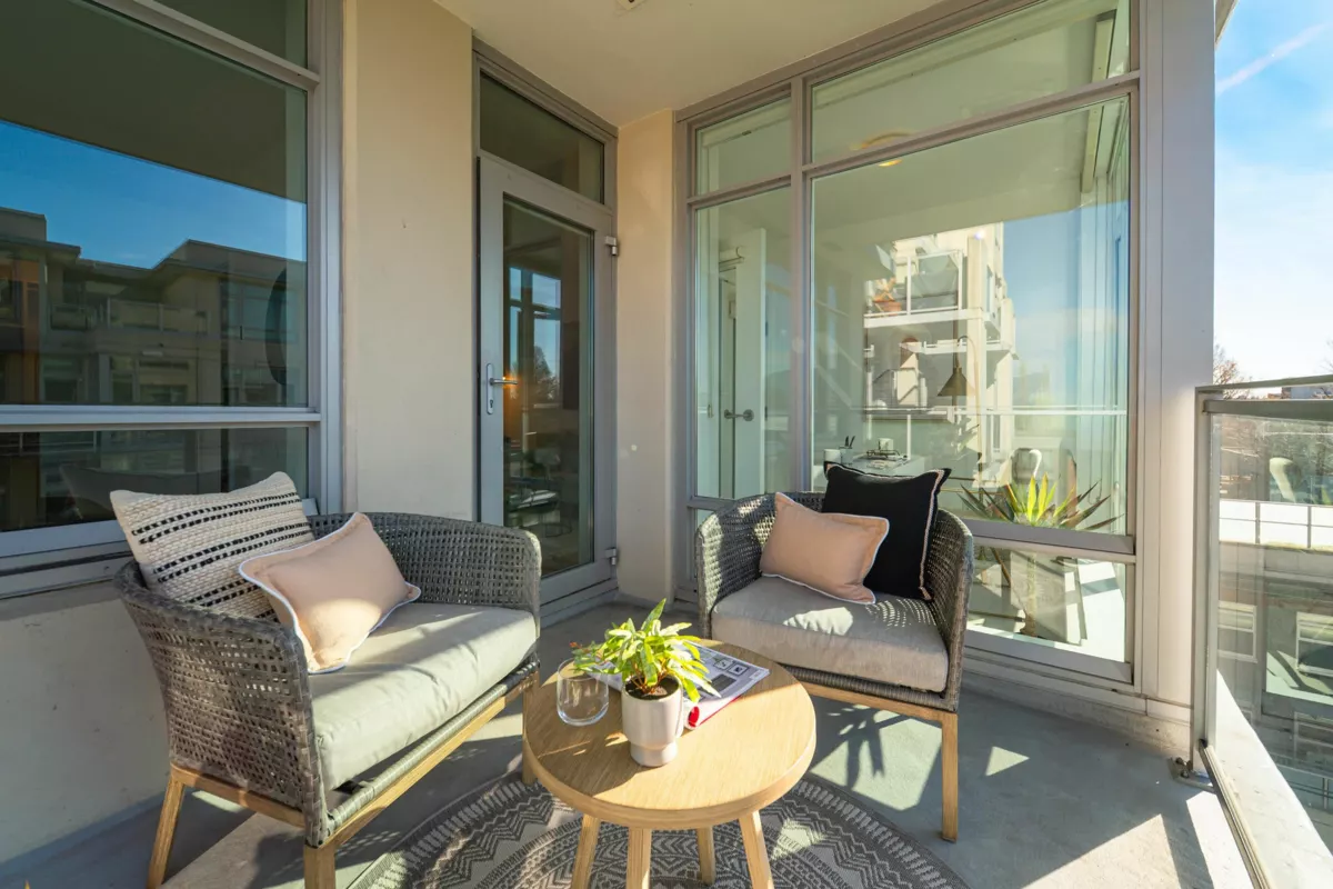 Hallway Photo of 607 2228 W Broadway, Vancouver, BC