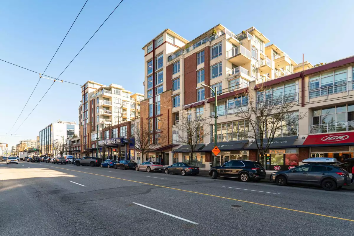 Swimming Pool Photo of 607 2228 W Broadway, Vancouver, BC