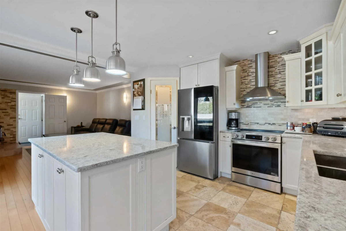 Breakfast Nook Photo of 24109 124 Avenue, Maple Ridge, BC