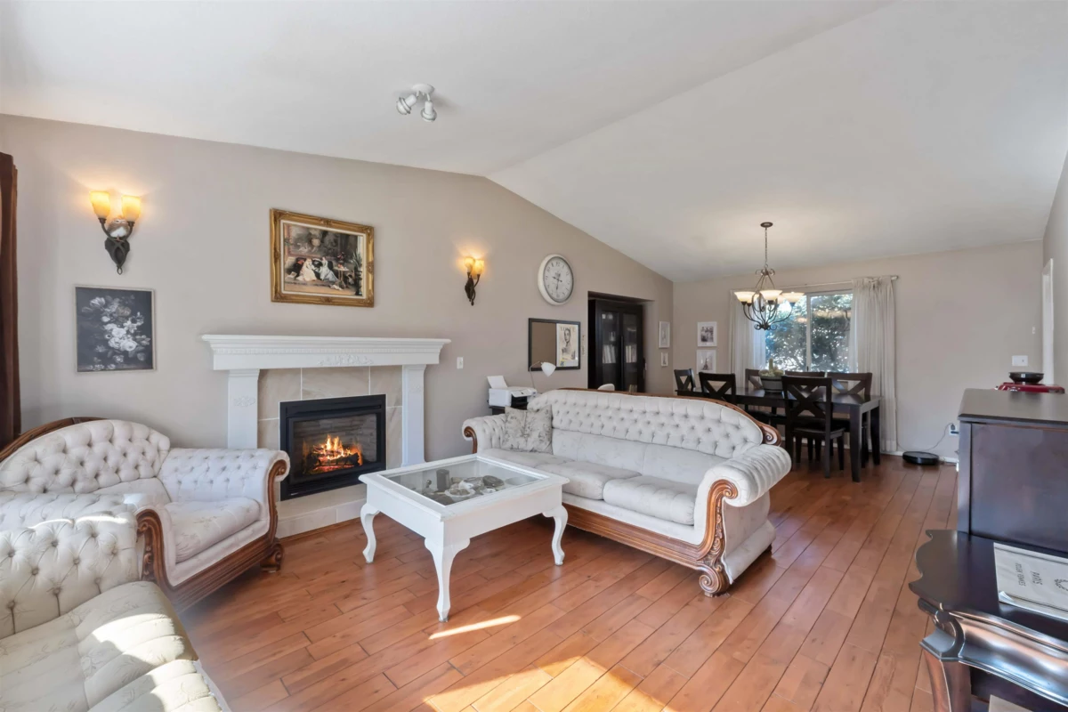 Kitchen Photo of 24109 124 Avenue, Maple Ridge, BC