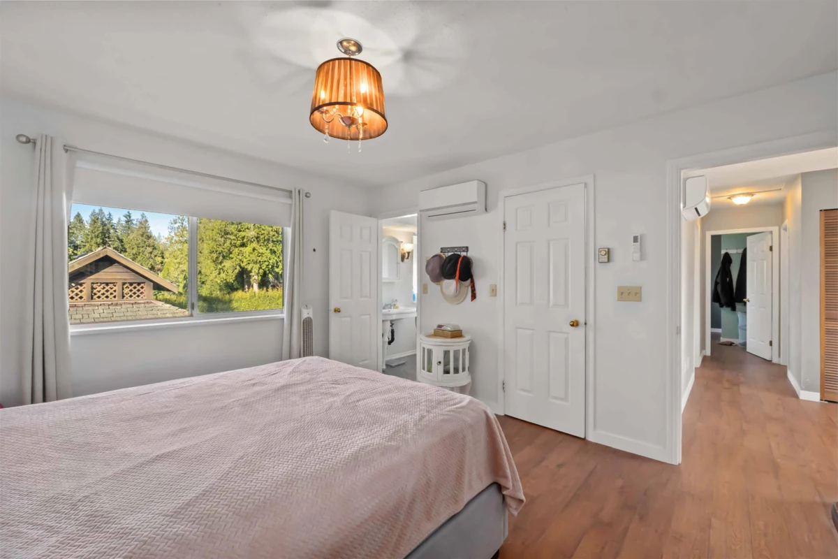 Mudroom Photo of 24109 124 Avenue, Maple Ridge, BC