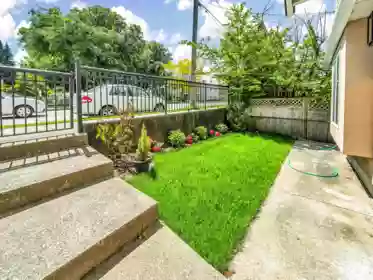 Swimming Pool Photo of 1089 E King Edward Avenue, Vancouver, BC