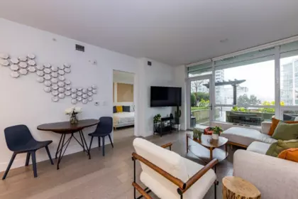 206 177 W 3rd Street, North Vancouver, BC, North Vancouver — Apartment/Condo for sale