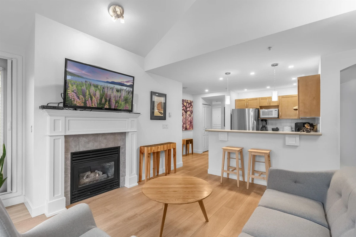 Family Room Photo of 302 333 E 1st Street, North Vancouver, BC